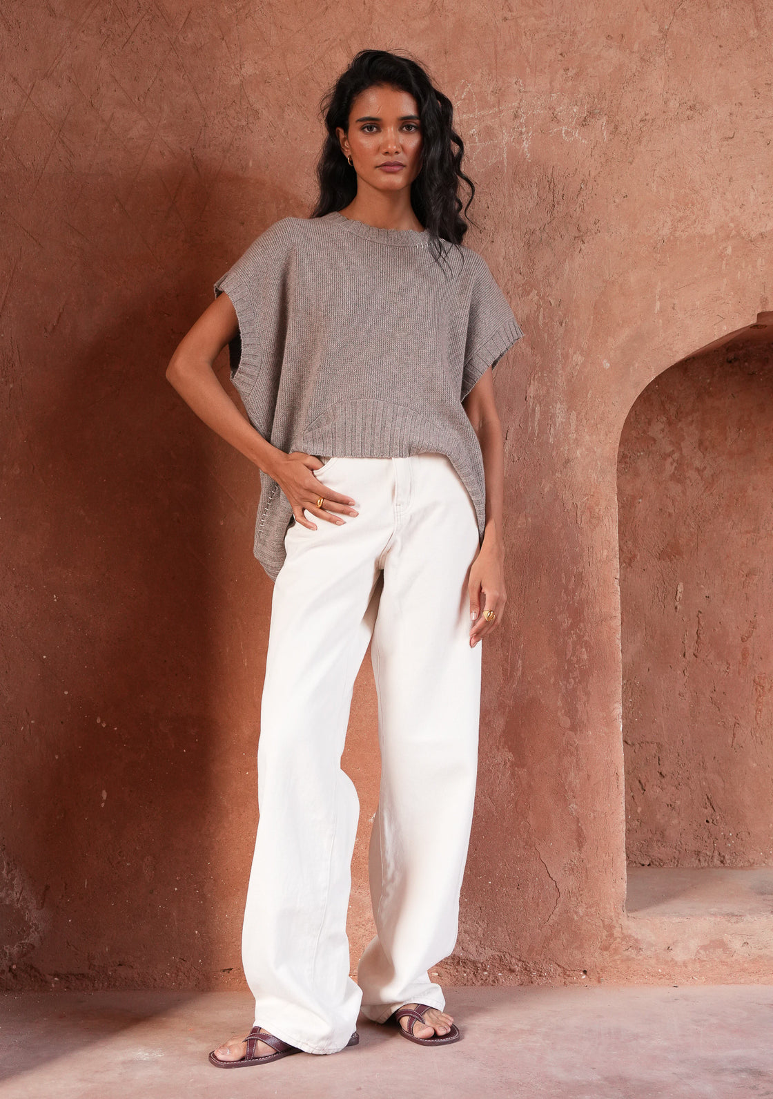 ELM CASHMERE SLEEVLESS SWEATER